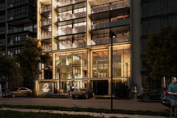 Mirando al hall desde la calle de noche Mirando al hall desde la calle de noche