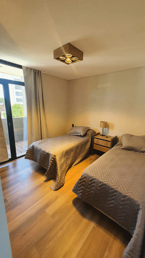 00f0e552-c2f3-401f-a025-0dbb5d875e67-608x1080